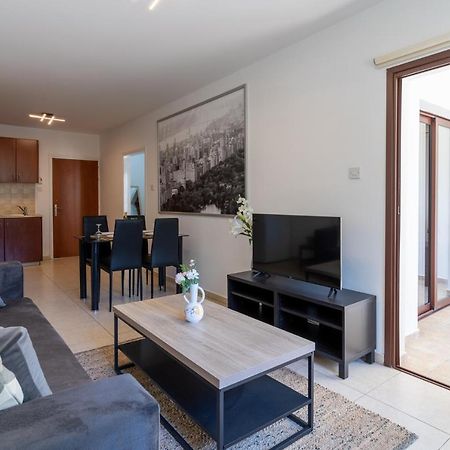 Mia 1-Bedroom Apartment In Larnaca Ngoại thất bức ảnh