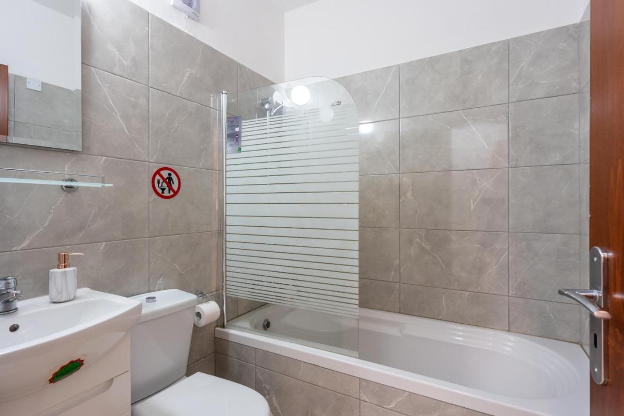Mia 1-Bedroom Apartment In Larnaca Ngoại thất bức ảnh